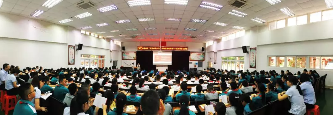 我所合伙人廖京律师应邀为东莞朝天实验小学讲授“宪法教育大课堂”(图1)