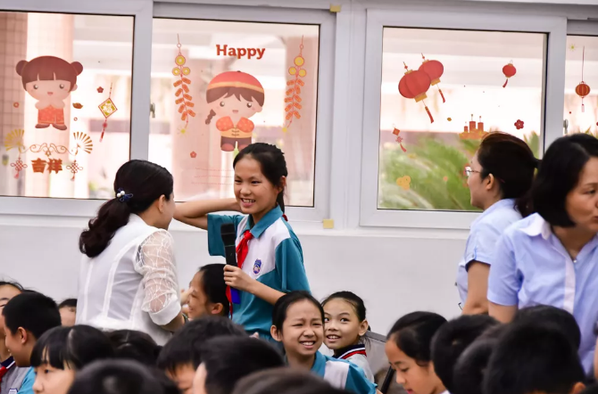 我所合伙人廖京律师应邀为东莞朝天实验小学讲授“宪法教育大课堂”(图4)