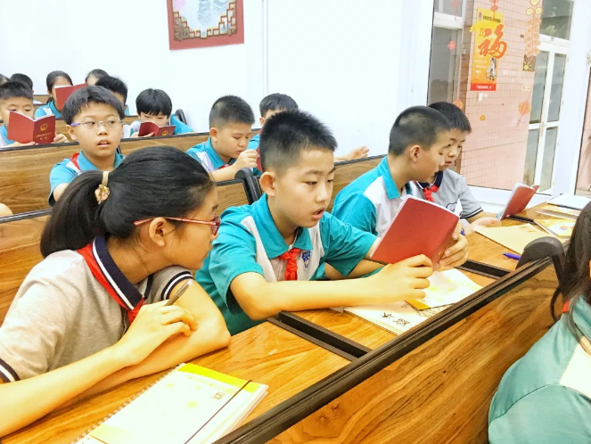 我所合伙人廖京律师应邀为东莞朝天实验小学讲授“宪法教育大课堂”(图7)