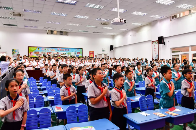 我所合伙人廖京律师应邀为东莞朝天实验小学讲授“宪法教育大课堂”(图10)