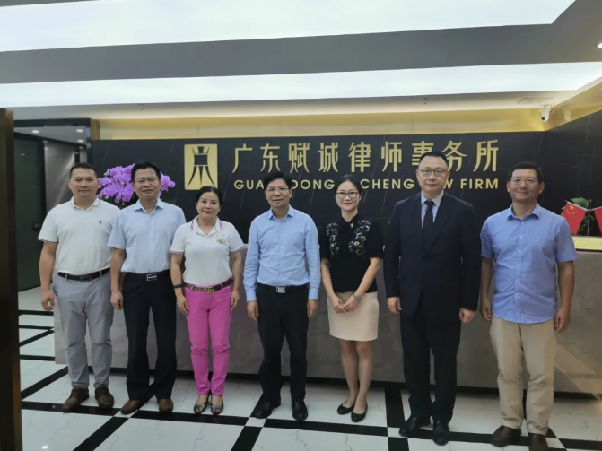 市人大常委会副主任梁荣业率队到本所调研(图2) 市人大常委会副主任梁荣业率队到本所调研(图2)