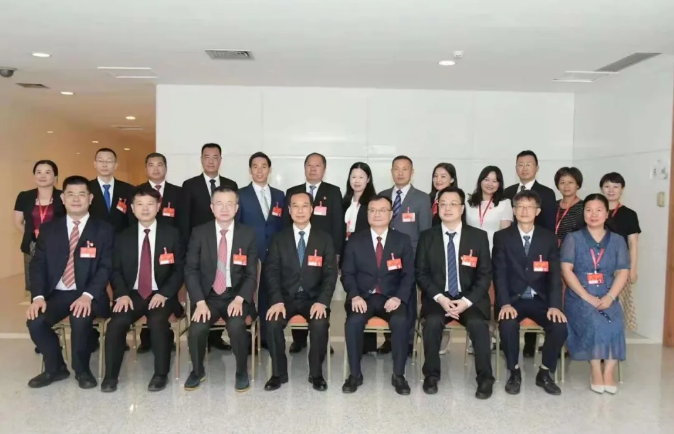 廖京律师出席东莞市第十六届人民代表大会第八次会议(图1) 廖京律师出席东莞市第十六届人民代表大会第八次会议(图1)