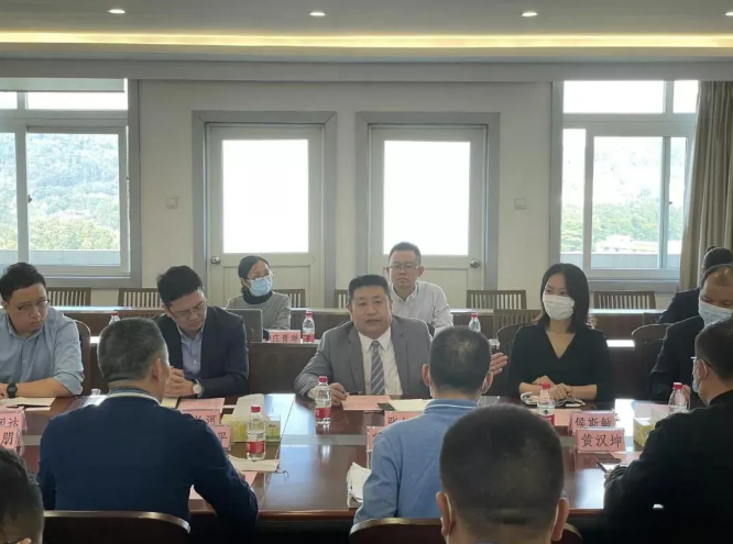 本所合伙人张旭东律师出席市港航事务交流座谈会(图1) 本所合伙人张旭东律师出席市港航事务交流座谈会(图1)